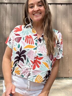 Women's Short-Sleeve Button-Down Shirt - Multicolor Leaf Print